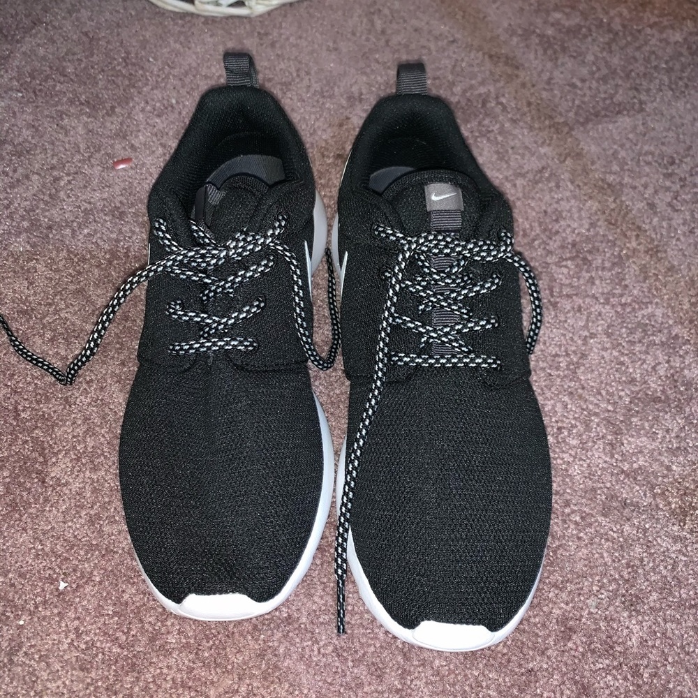 millenium nike black